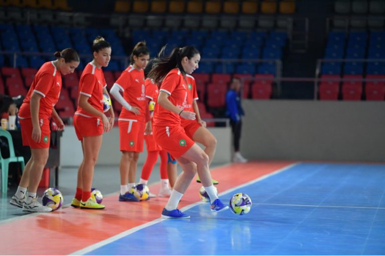 "اللبؤات" يختتمن التحضيرات لموقعة إسبانيا