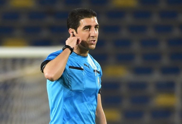 الكاف يعيّن الحكم التمسماني لقيادة مباراة ستيلينبوش وأتوهو في كأس الكونفدرالية