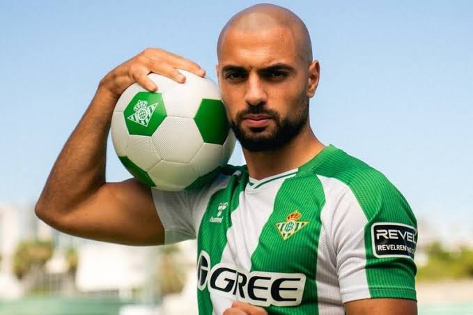 “آس” الإسبانية تشيد بدور سفيان أمرابط مع ريال بيتيس