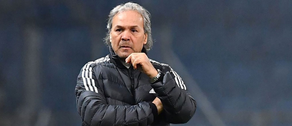 الأسطورة رابح ماجر يهنئ ياسين بونو ويبارك له التتويج بالقفاز الذهبي الإفريقي(صورة)