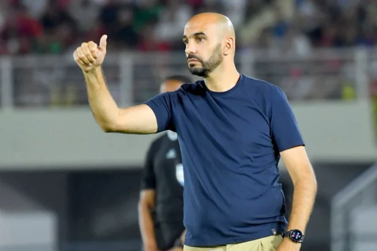 الركراكي يتابع مباراة المنتخب المغربي لأقل من 17 سنة أمام اليابان