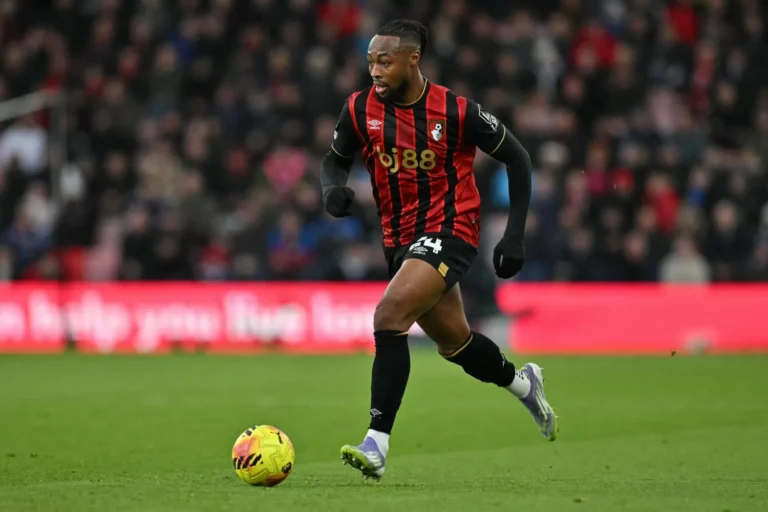 حادثة في آنفيلد تهز الدوري الإنجليزي.. الشرطة تدخل على الخط