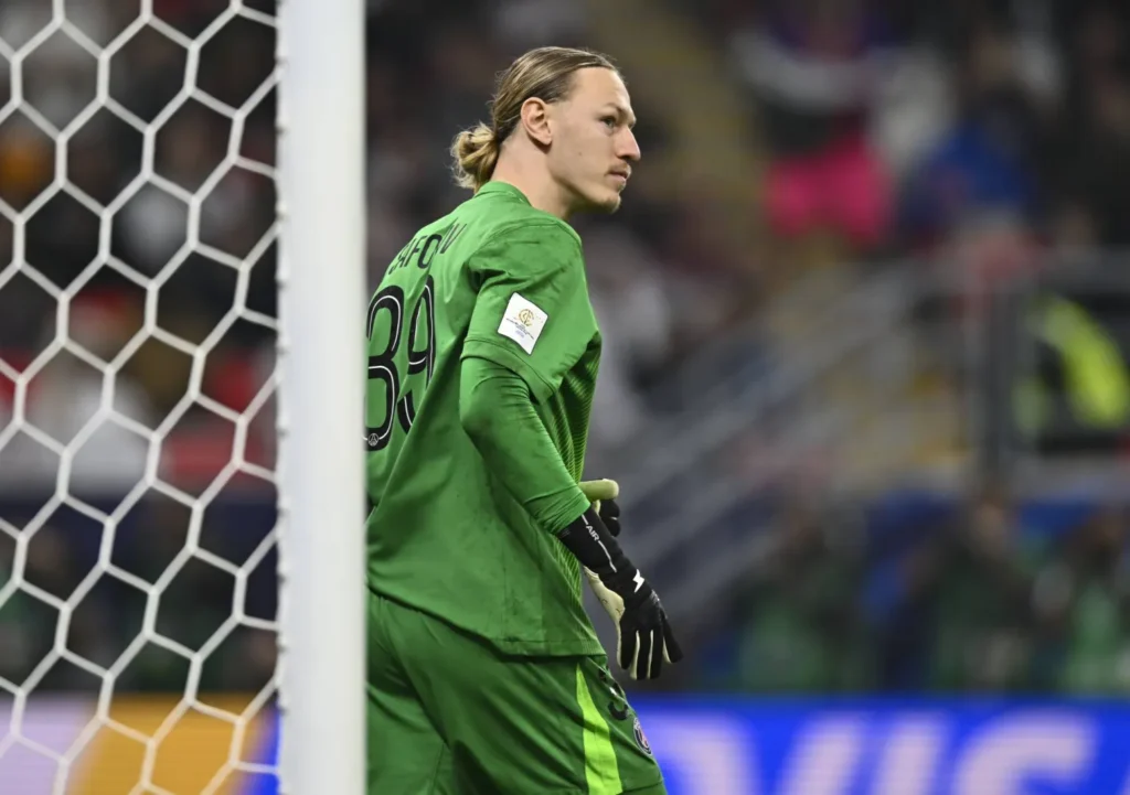 بيد مكسورة حارس باريس سان جيرمان يحقق لقب كأس القارات للأندية