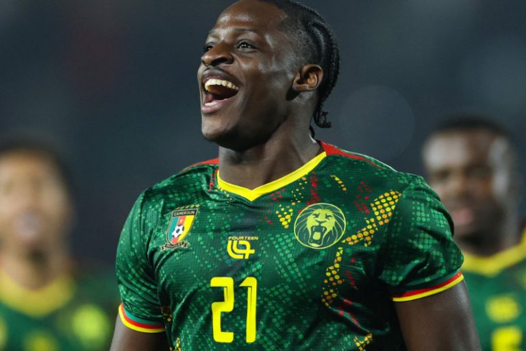 برشلونة يضع عينه على كارل إيتا إيونغ لتعويض ليفاندوفسكي