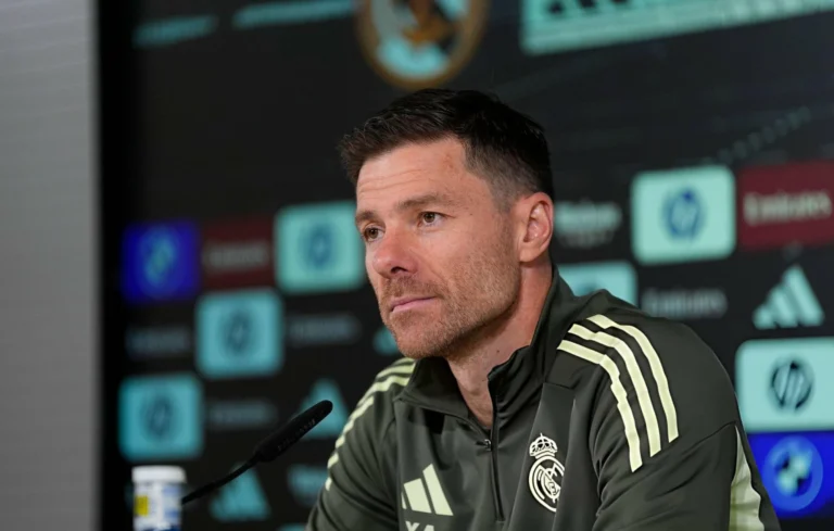 تشابي ألونسو يفتح النار على التحكيم رغم الفوز على ألافيس