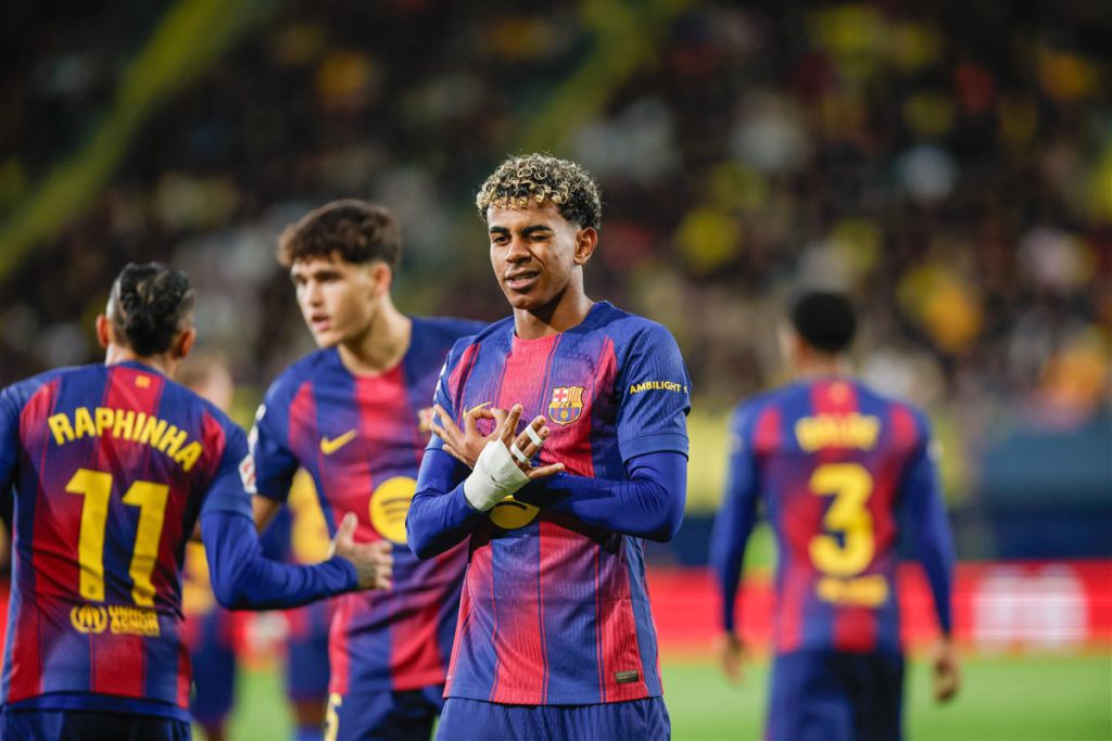 برشلونة يهزم فياريال ويواصل صدارة الدوري الإسباني