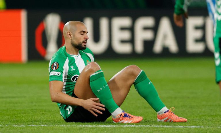 إصابة أمرابط.. مدرب ريال بيتيس يوضح الحالة الصحية للاعب المغربي