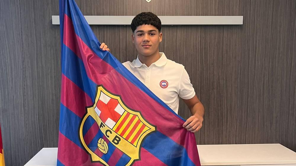 برشلونة يحصّن موهبته المغربية إسماعيل زياني بعقد جديد