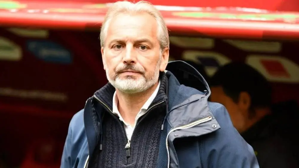 مدرب الكونغو الديمقراطية يثني على لاعبيه ويشيد بالسنغال