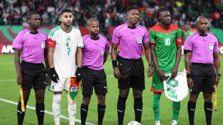 تراوري يثور بعد فوز الجزائر ويصدم التحكيم