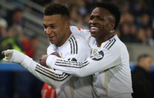 ريال مدريد يعود بانتصار صعب من ملعب ألافيس ويواصل مطاردة برشلونة