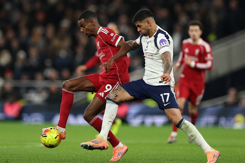 ليفربول ينتصر على توتنهام رغم غياب محمد صلاح