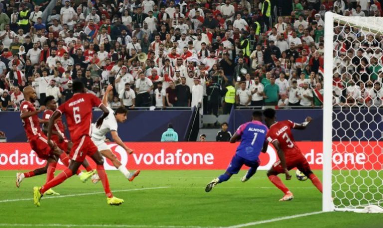 العراق يتأهل إلى ربع نهائي كأس العرب بفوز مثير على السودان