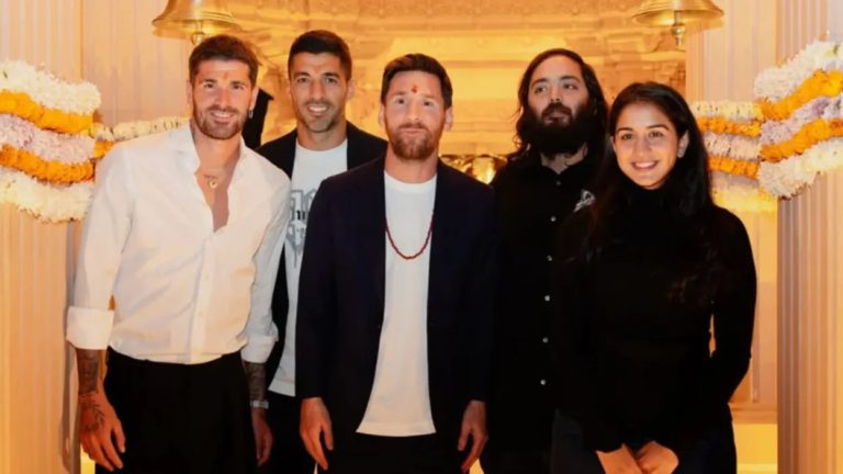 ميسي يتلقى أغلى هدية خلال زيارته إلى الهند.. لن تصدق سعرها