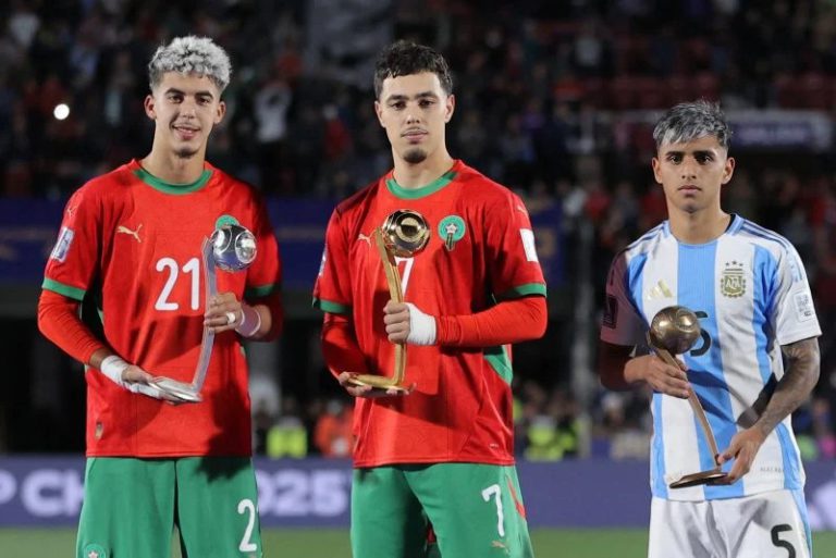 فيفا يشيد بجيل جديد من النجوم ويبرز اسم مغربي واعد