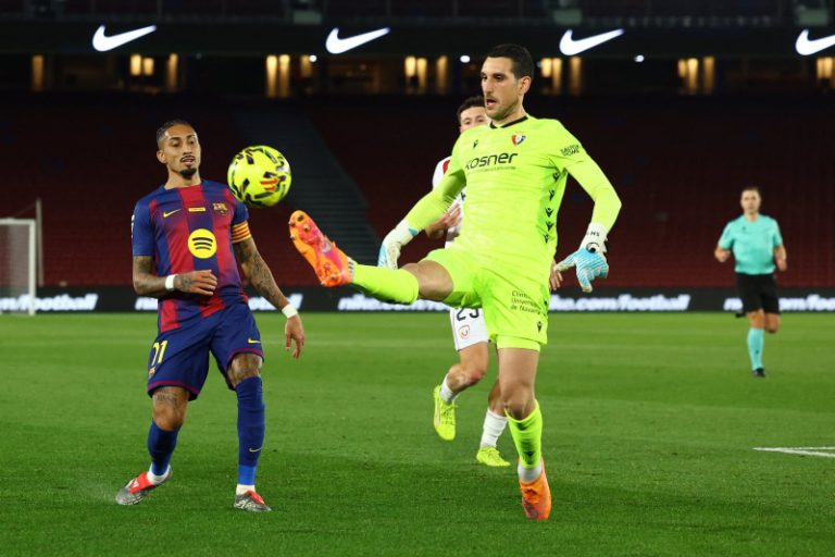 برشلونة يعزز الصدارة بفوز سابع تواليًا في الدوري الإسباني