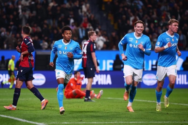 نابولي يتوج بكأس السوبر الإيطالي بعد الفوز على بولونيا