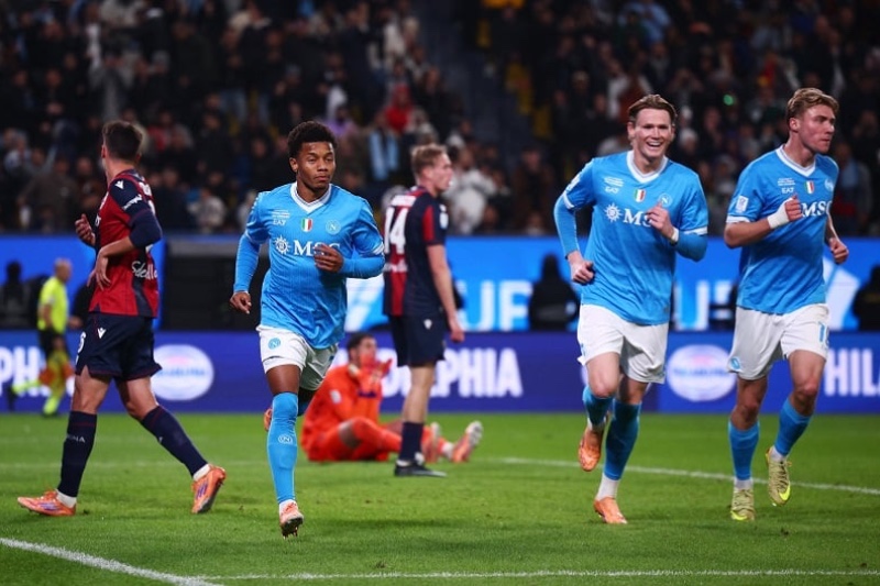 نابولي يتوج بكأس السوبر الإيطالي بعد الفوز على بولونيا