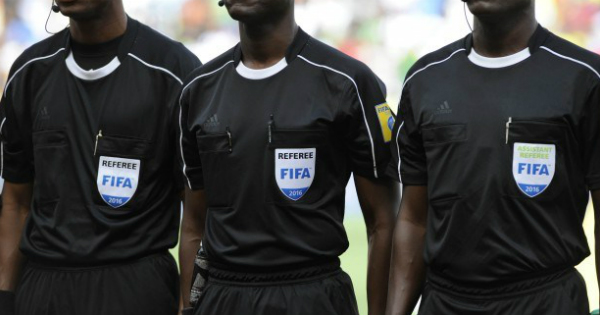 الكاف يحسم موقفه بشأن منح إدارة مباريات الكان لحكام من خارج القارة الأفريقية