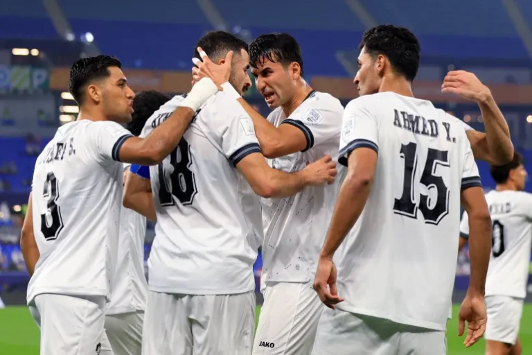 كأس العرب 2025 .. العراق تفوز على البحرين وتتصدر مجموعة الجزائر