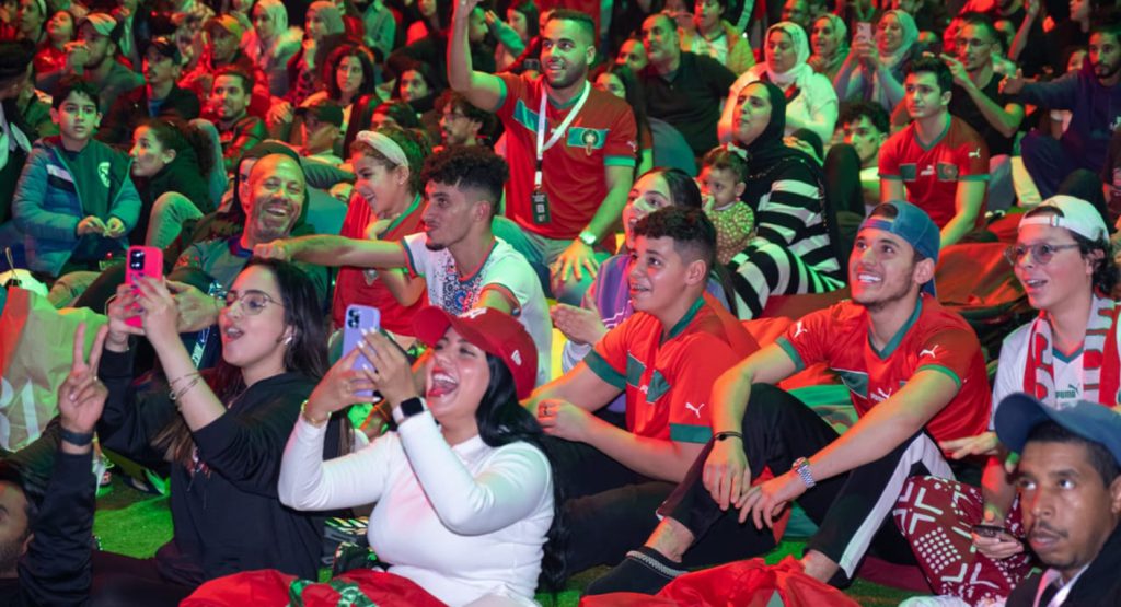 الجماهير الإفريقية تخلق أجواء احتفالية في طنجة قبل انطلاق كأس إفريقيا