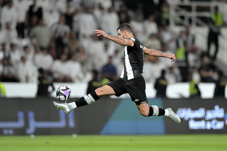 نادي الشباب يكشف تفاصيل إصابة مهاجمه المغربي حمد الله