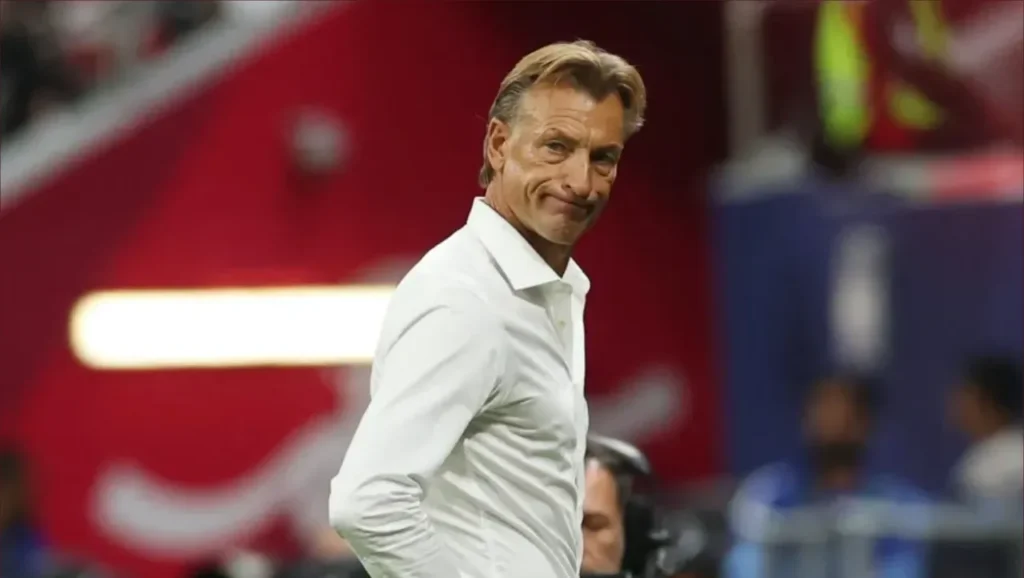 هريفي رونار يرد على الانتقادات ويكشف موقفه من الرحيل