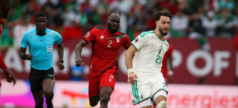 الاتحاد الأفريقي يكشف عن حكام مباراة الجزائر وبوركينا فاسو