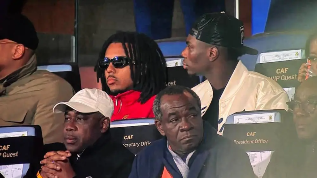 نجوم كرة القدم العالميون يتابعون الكان من المدرجات في المغرب