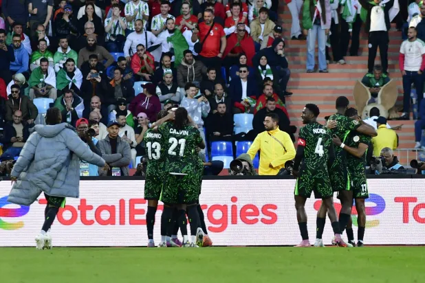 الكاف يفتح تحقيقا حول الأحداث الخطيرة التي أعقبت مباراة الجزائر ونيجيريا