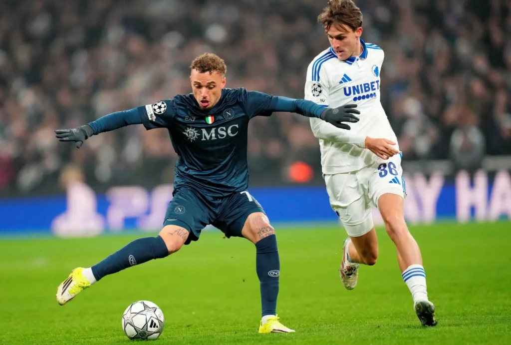 نابولي يضيع فوزا سهلا في دوري أبطال أوروبا