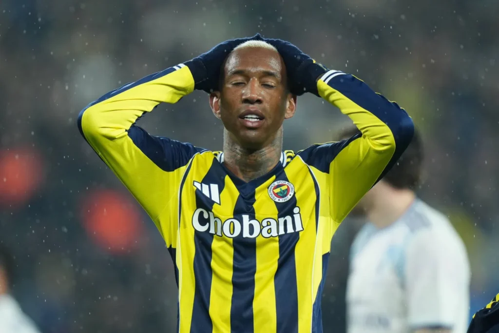 ليون وأستون فيلا يتأهلان إلى ثمن نهائي الدوري الأوروبي