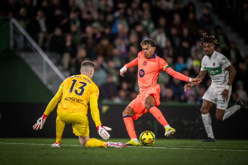 برشلونة يحسم مواجهة إلتشي ويواصل التقدم في صراع اللقب الإسباني