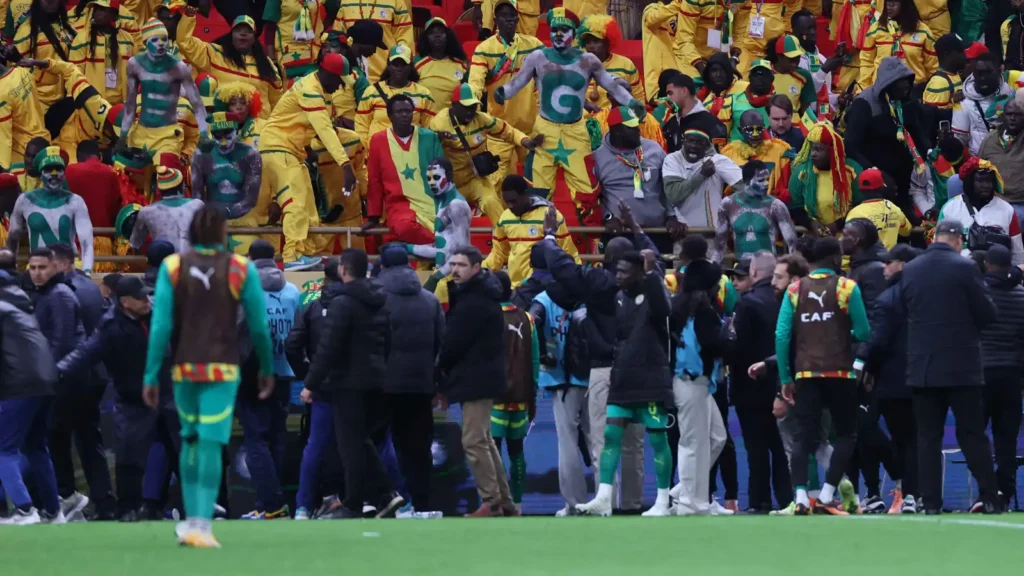 الكاف يفتح تحقيقا في أحداث نهائي كأس أمم أفريقيا