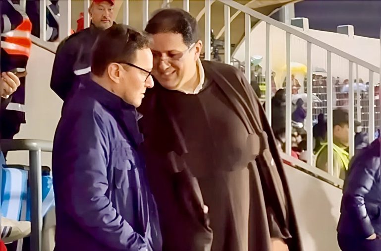 أيت منا يخبر بنهاشم بقراره النهائي حول الميركاتو الشتوي