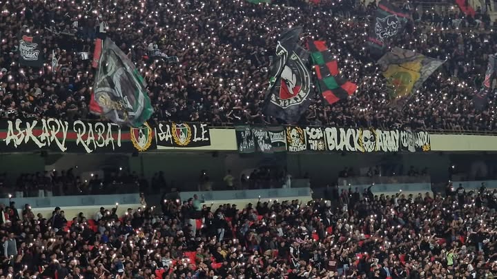 بعد فضائح الجزائر .. تحذير لجمهور الجيش الملكي قبل مواجهة شبيبة القبائل