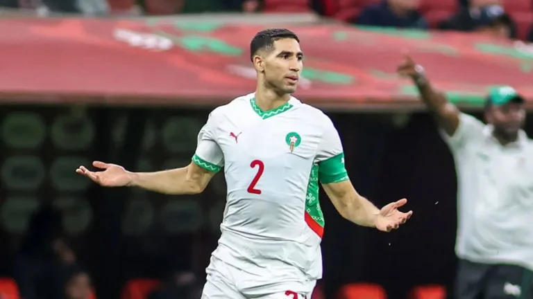 باريس سانجرمان يضع خطة لإعادة حكيمي إلى مستواه بعد "خيبة الكان"