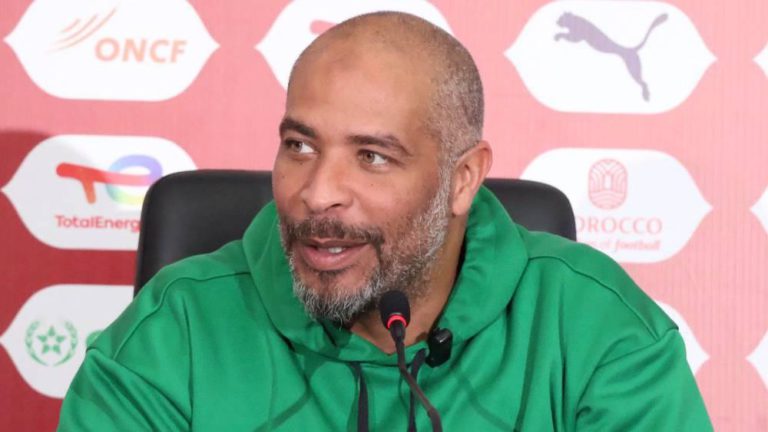 مدرب نيجيريا يختار موقفًا صادمًا تجاه النهائي القاري