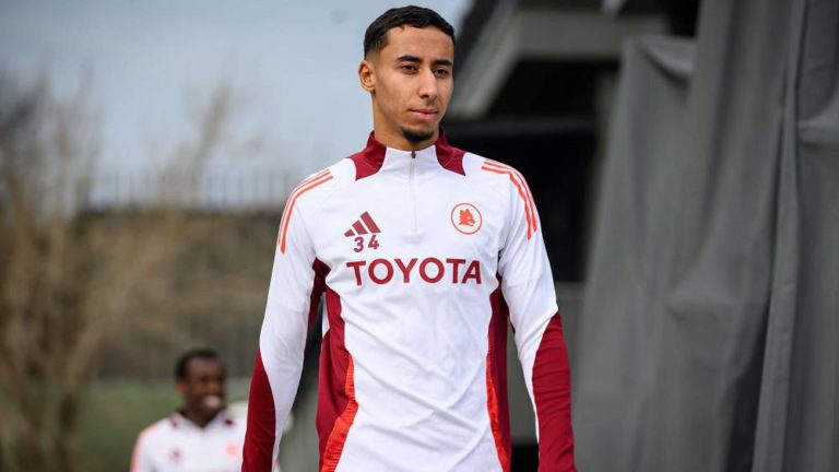 قلق في آيندهوفن بسبب إصابة الدولي المغربي أنس صلاح الدين