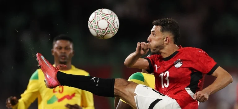 أحمد فتوح يفجر مفاجأة حول مباراة السنغال ومصر واعتذار محمد صلاح