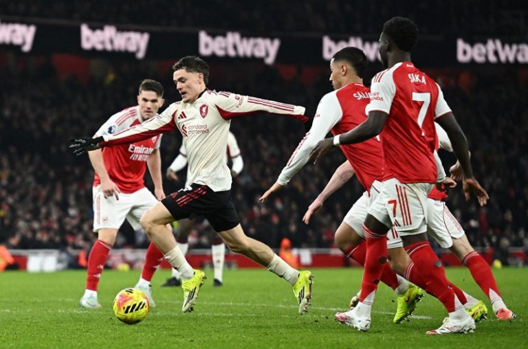 أرسنال يكتفي بالتعادل السلبي أمام ليفربول في قمة الدوري الإنجليزي