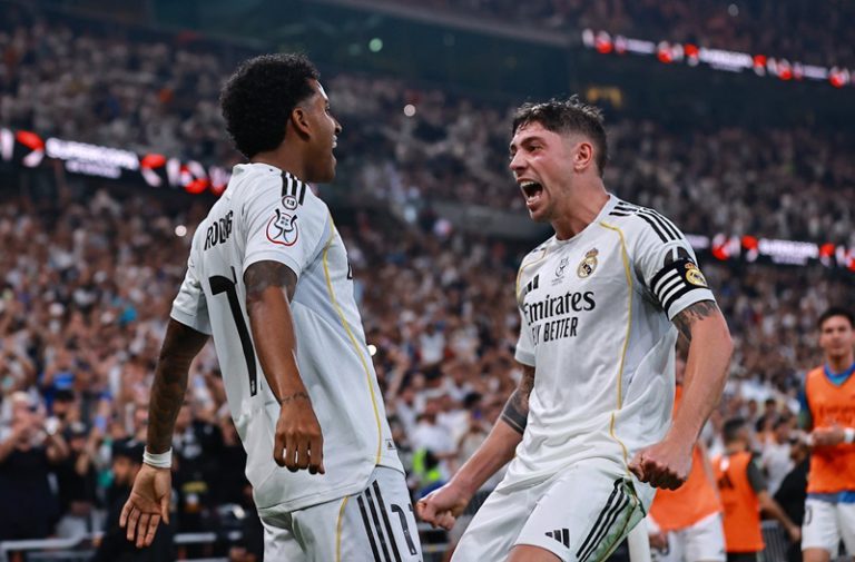 ريال مدريد يتجاوز أتلتيكو ويبلغ نهائي السوبر الإسباني