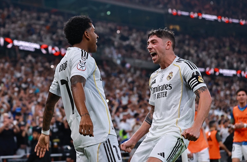 ريال مدريد يتجاوز أتلتيكو ويبلغ نهائي السوبر الإسباني