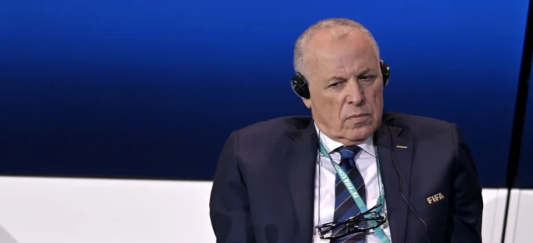 وعكة صحية تحرم هاني أبو ريدة من استكمال مباراة مصر وكوت ديفوار