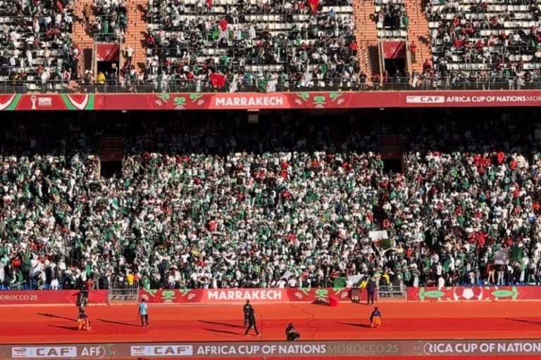 أحداث شغب الجماهير الجزائرية تثير غضب الكاف