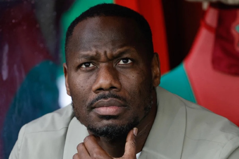 مدرب أسود التيرانغا يشعل الأجواء قبل نصف النهائي بإشادة مزدوجة