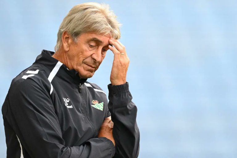 مدرب بيتيس يدافع عن ألونسو بعد رحيله عن ريال مدريد