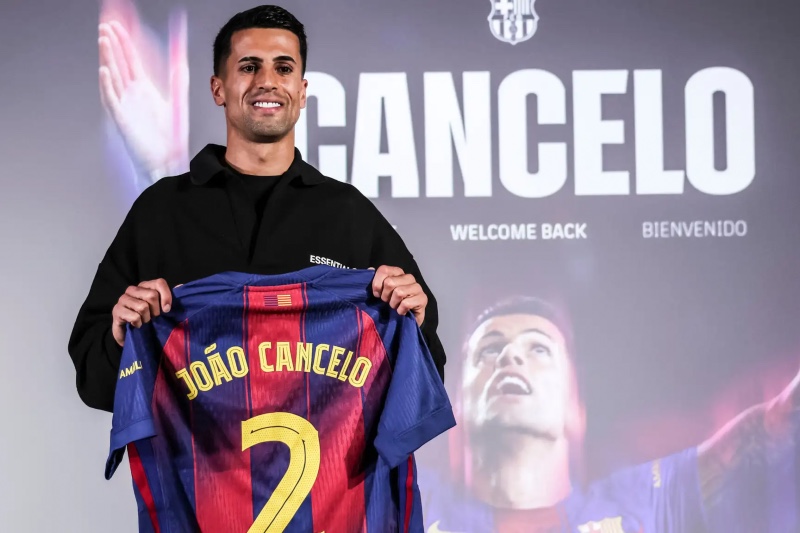 كواليس مثيرة قبل تقديم جواو كانسيلو رسميًا في برشلونة