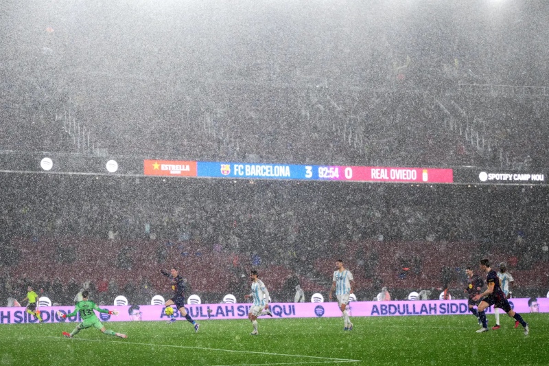 الأمطار تفضح هشاشة وعدم جاهزية "الكامب نو" رغم التجديد