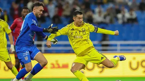 رونالدو يضيّق الخناق على إيفان توني ويشعل سباق الهدافين